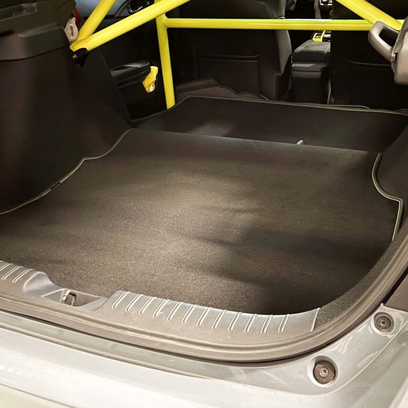 Clubsport Komplettset V1 - Strebe mit Netz und Teppich für Honda Civic Type R FK8